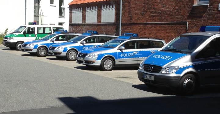 Sylter Polizei sperrt in Westerland ab