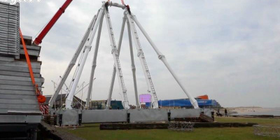 35 Meter Riesenrad Aufbau auf Sylt im Lister Hafen