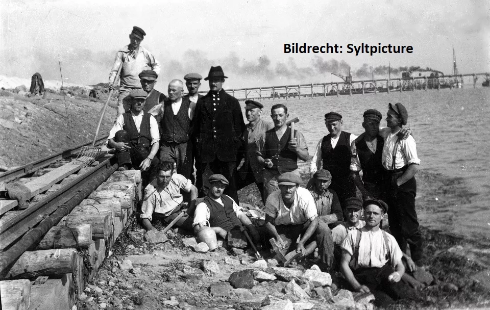 Bauarbeiter beim Bau des Hindenburgdamms