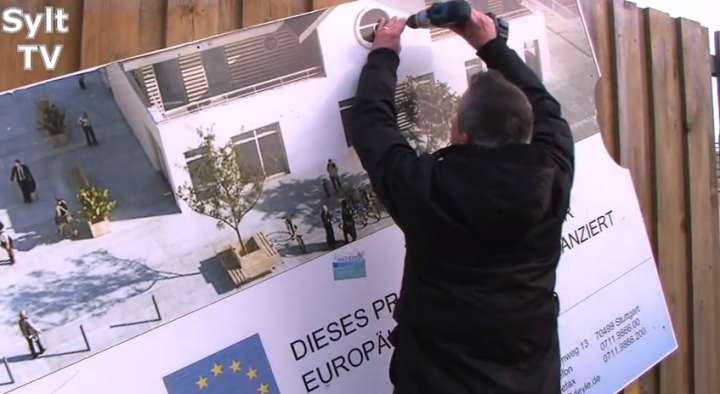 Ruine Keitumer Therme EU kümmert sich um Plakate