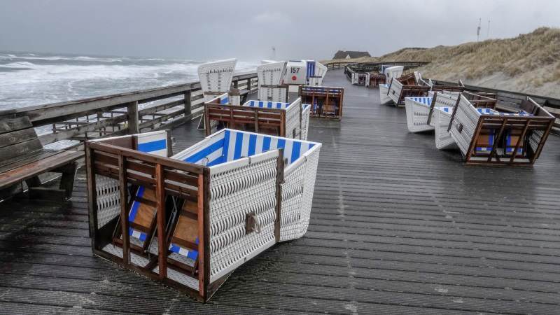 Einige Kampener Strandkörbe konnten den Sturmböen nicht standhalten
