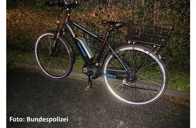 e-bike-gestohlen-sylt.jpg > E-Bike auf Sylt gestohlen - Bundespolizei stellt Tatverdächtige > männer, fahrrad, bundespolizei, uhr, fahrdienstleiter, langenhorn