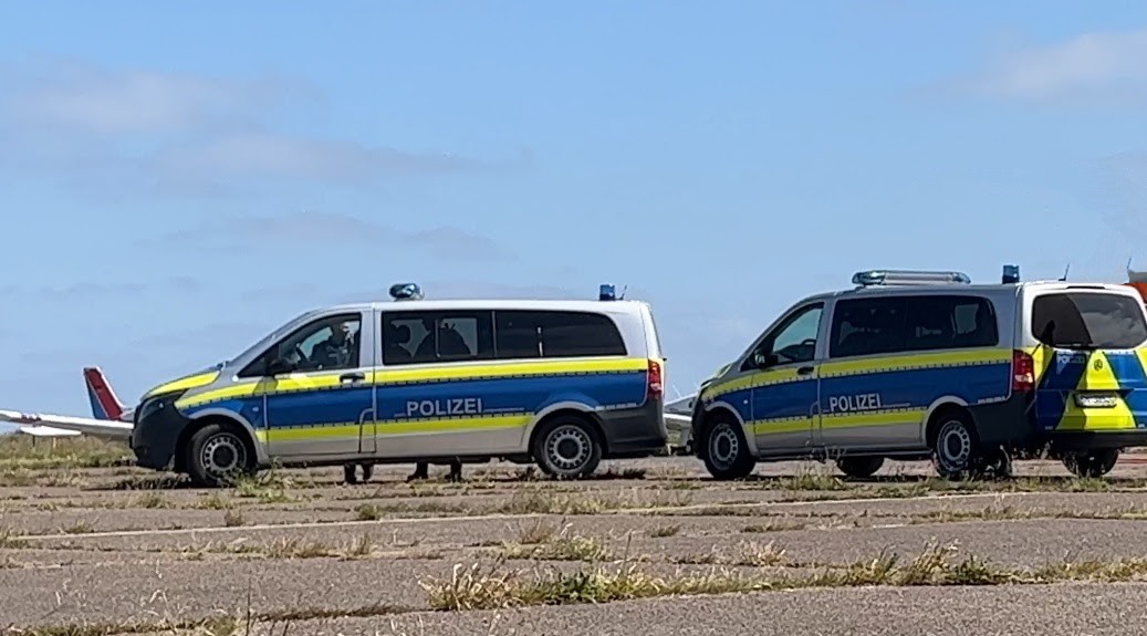 Polizei auf Flughafen Sylt