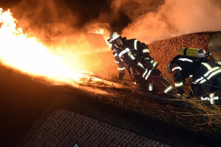 Reetdachhaus brennt in Rantum auf Sylt nieder