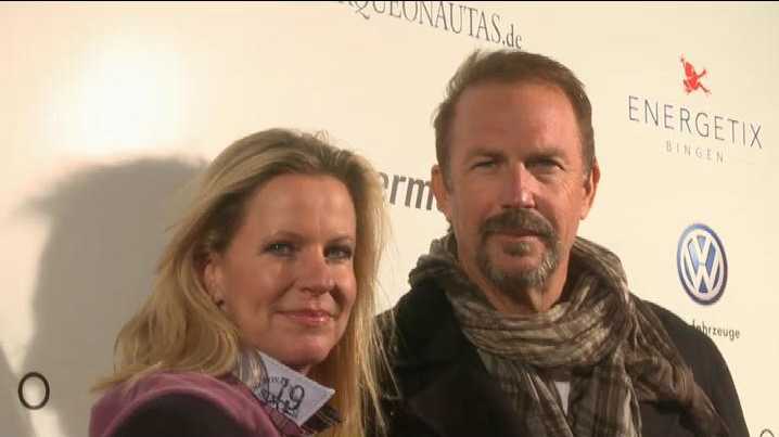 Anja Schüte und Kevin Costner