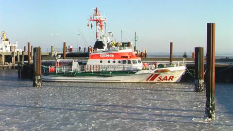 Der Seenotkreuzer Minden im zugefrorenen Lister Hafen