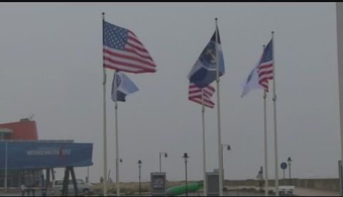Die amerikanischen Flaggen im Lister Hafen