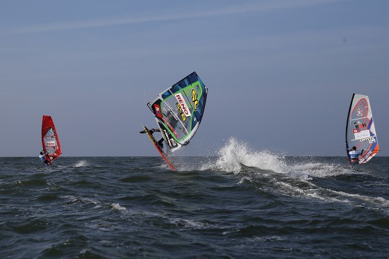 Freestyler beim Windsurfen