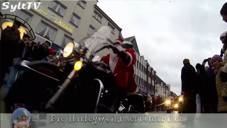 Engel und Weihnachtsmänner auf Harleys
